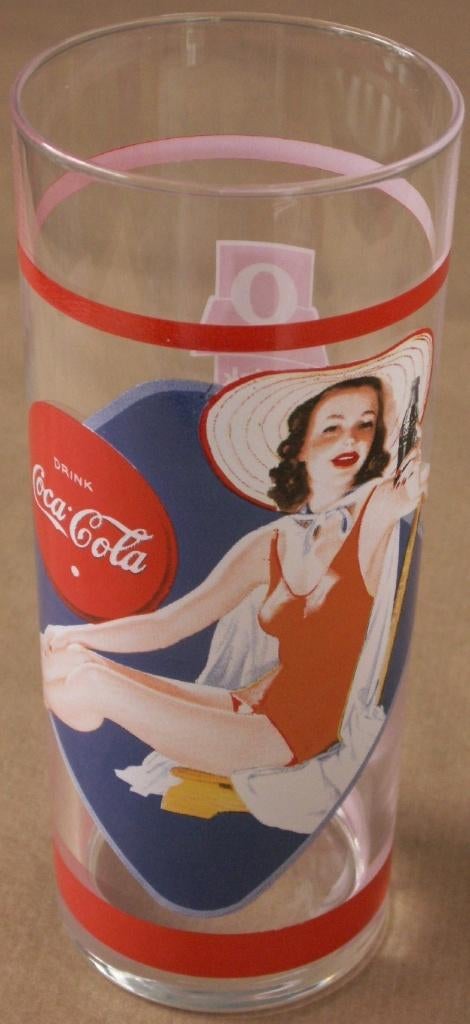 Frans Quick Coca Cola glas met Nostalgische dame in badpak, Verzamelen, Glas en Borrelglaasjes, Ophalen of Verzenden, Nieuw, Bierglas