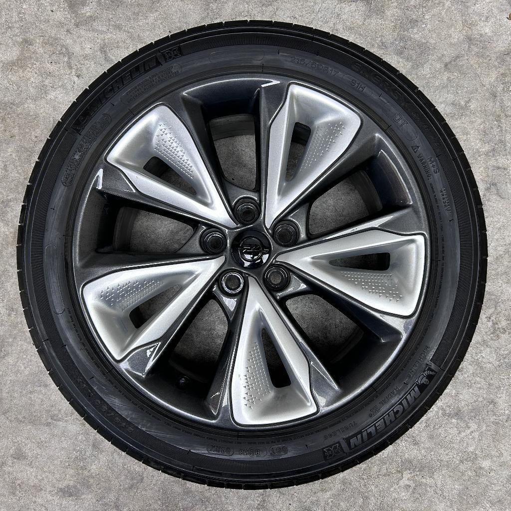 17 inch originele velgen + zomerbanden Opel Ampera-e | Bolt, Auto-onderdelen, Banden en Velgen, OPEL CHEVROLET, Banden en Velgen