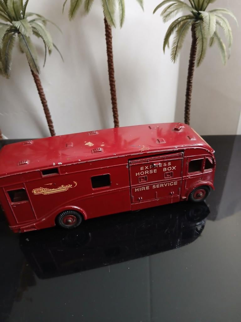 Horse Box. Dinky supertoys,  mist klep, Hobby en Vrije tijd, Modelauto's | 1:43, Ophalen of Verzenden, Auto, Dinky Toys
