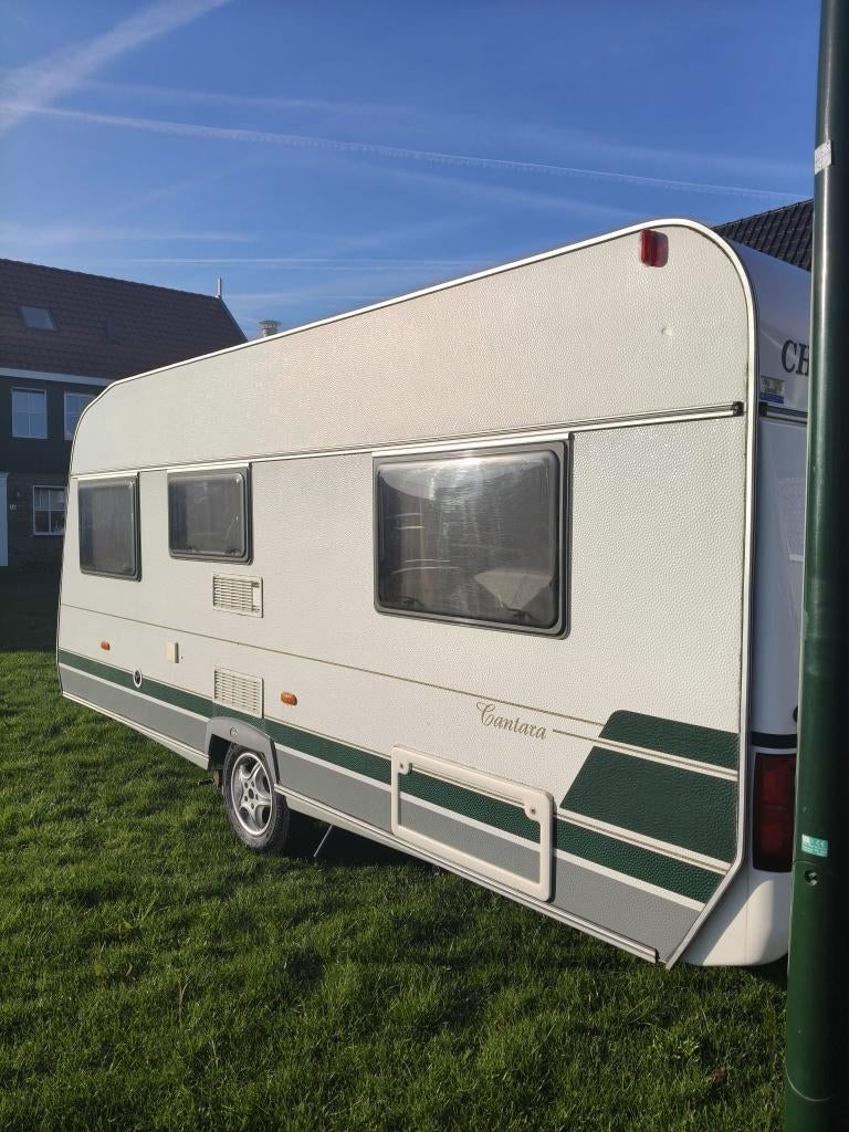 Goed onderhouden Chateau Cantara 490ct caravan - BOVAG 2025, Chateau, Ringverwarming, Rondzit, Frans bed