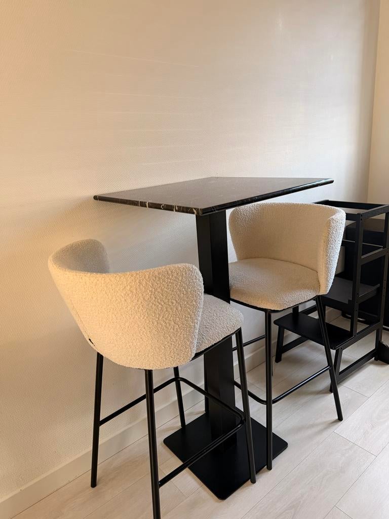 Luxe bartafel met teddy barstoelen - Zwart marmer, Ophalen of Verzenden, Gebruikt, Inclusief barstoelen