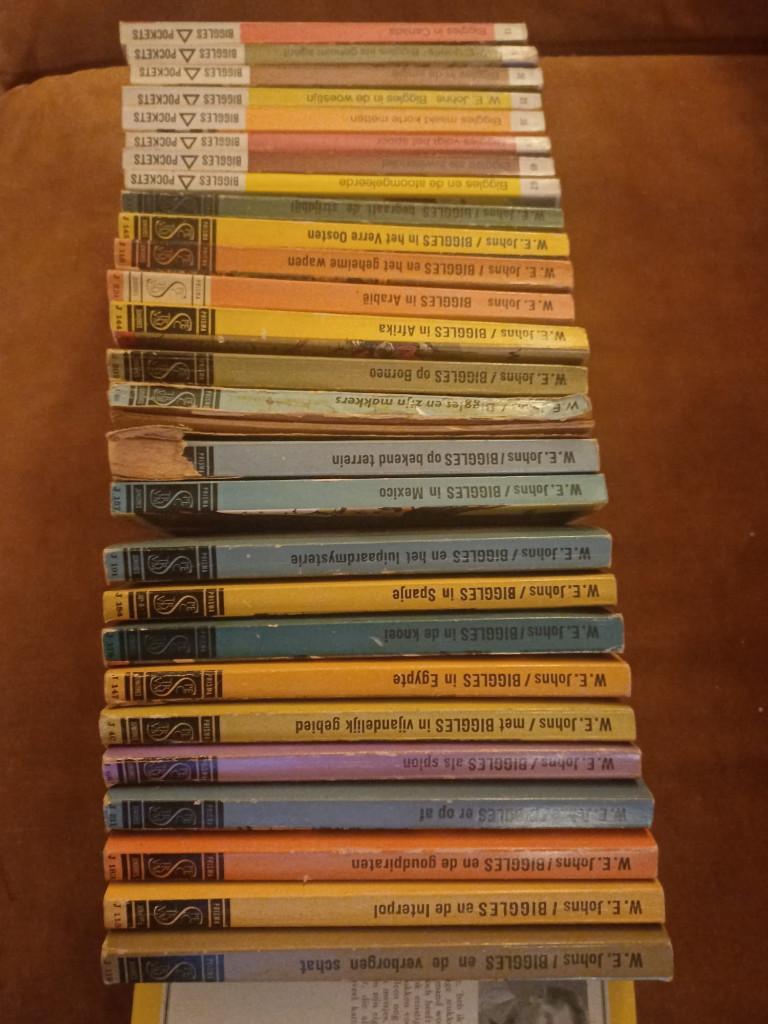 Vintage avonturen- en jeugdboeken, W.E. Johns – Biggles, Boeken, Ophalen of Verzenden, Gelezen
