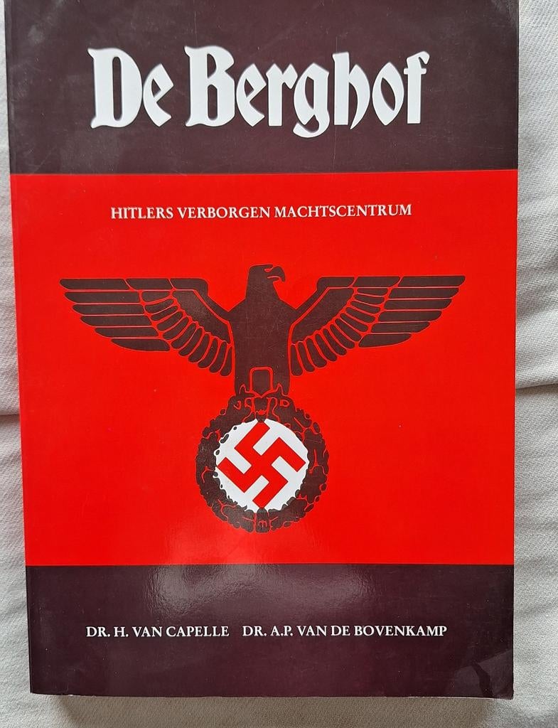 Capelle - Berghof hitlers verborgen machtscentrum, Boeken, Tweede Wereldoorlog, Ophalen of Verzenden, Zo goed als nieuw, Capelle