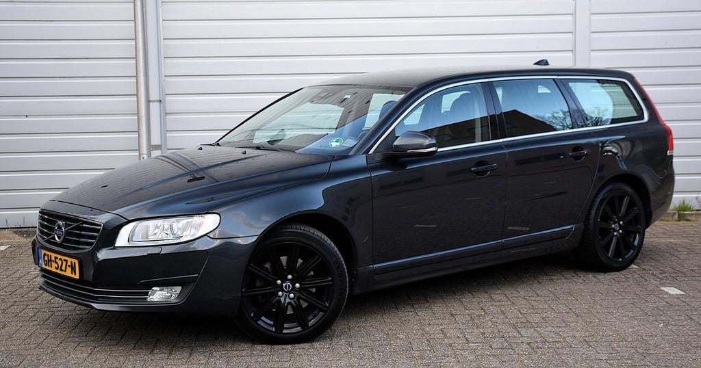 Volvo V70 2.4 D5 AWD Kinetic*274Dkm*NL Auto*245Pk*Trekhaak*, Euro 5, Gebruikt, Zwart, 2000 kg