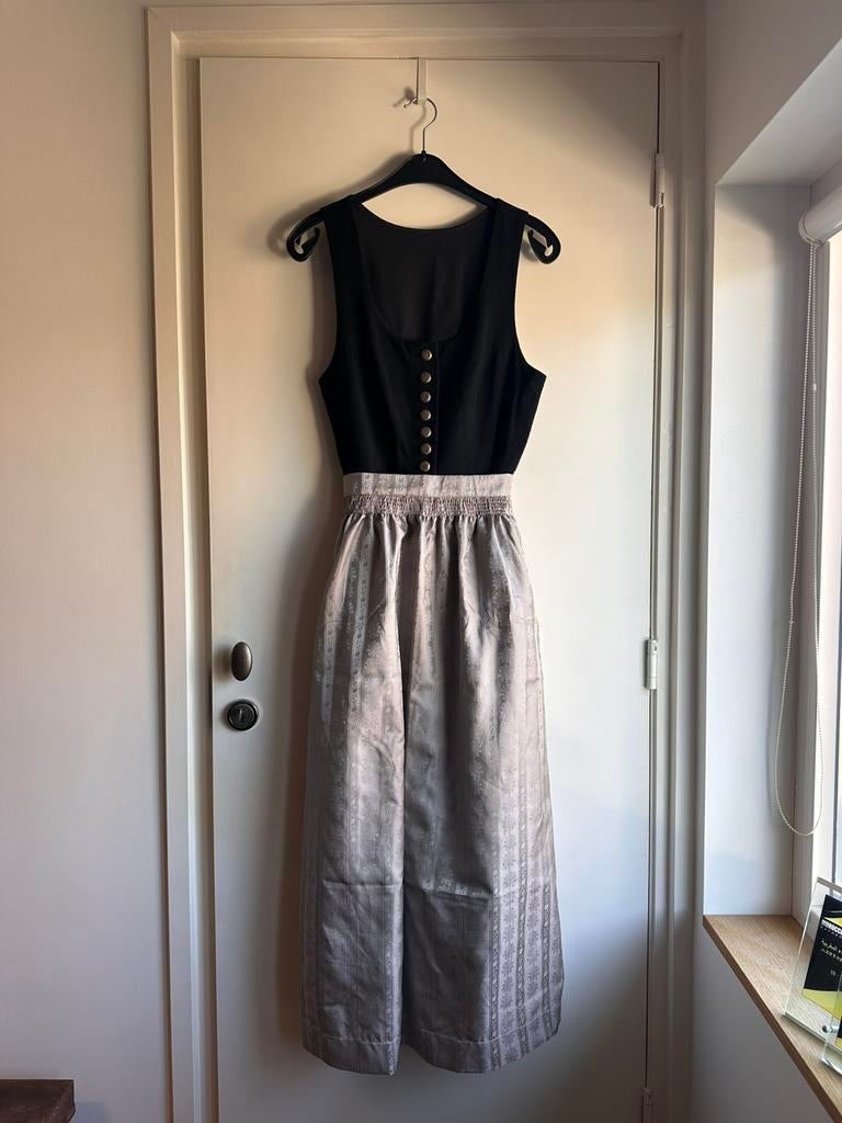 Dirndl (Maat 38) + 2 Schorten  (ZGAN), Maat 38/40 (M), Ophalen of Verzenden, Kleding, Overige thema's