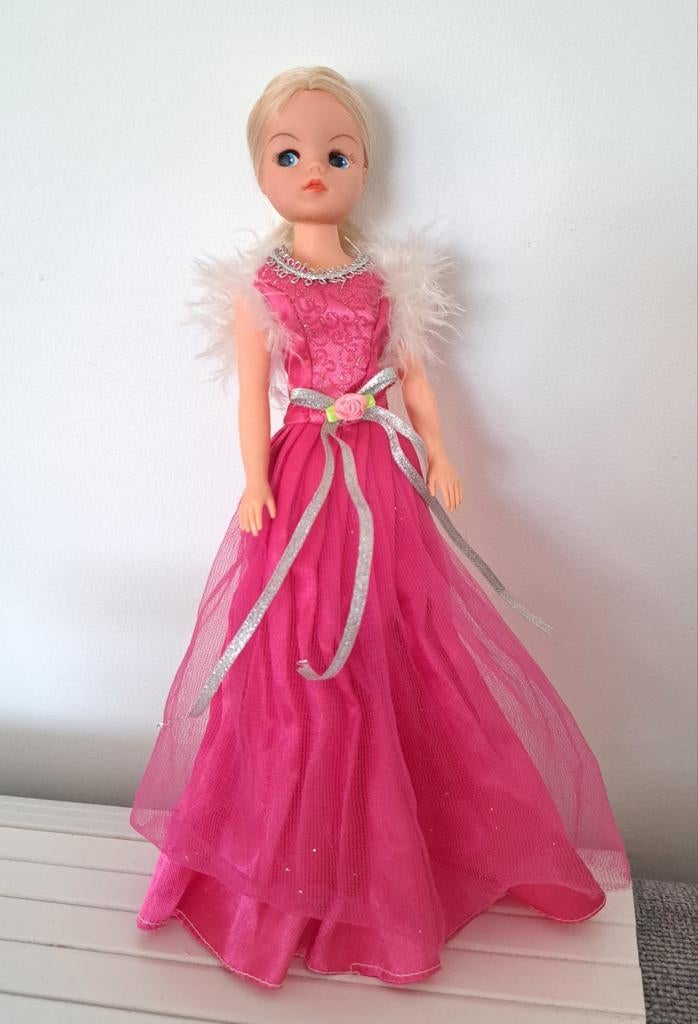 Mooie jurk voor sindy barbie fleur excl pop, Ophalen of Verzenden, Gebruikt, Kleertjes