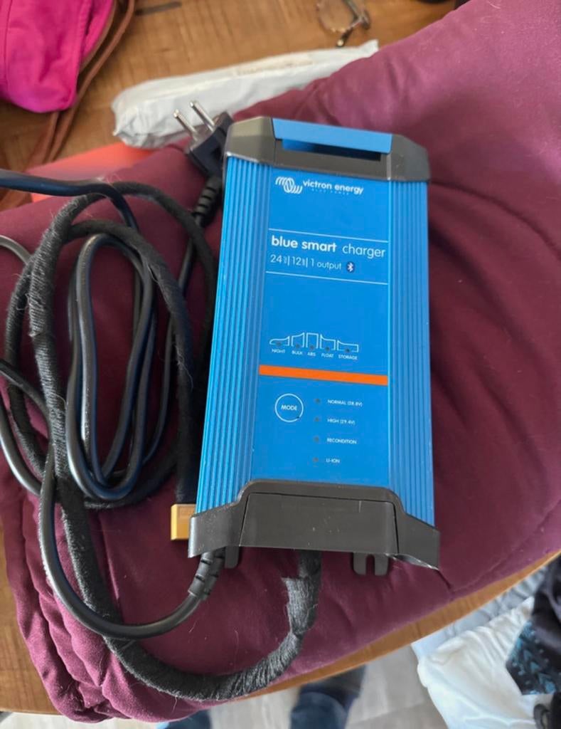 Victron Blue Smart lader 24/12, Ophalen of Verzenden, Zo goed als nieuw