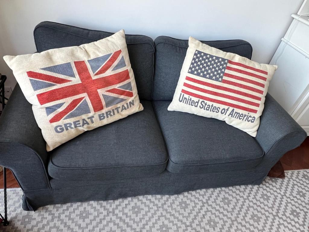 Vier grote kussens met vlaggen erop. 4 stuks, Ophalen of Verzenden, Gebruikt, Overige kleuren, Rechthoekig