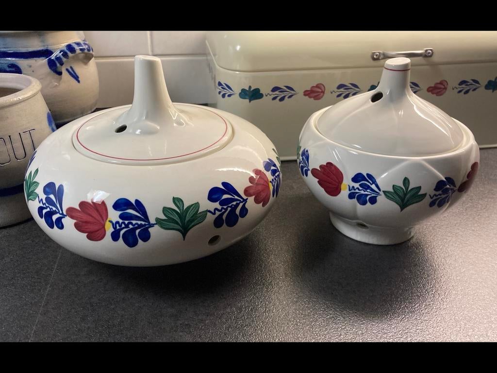 Boerenbont uienpot en knoflookpot als nieuw, Ophalen of Verzenden, Aardewerk, Boerenbont, Schaal of Schalen