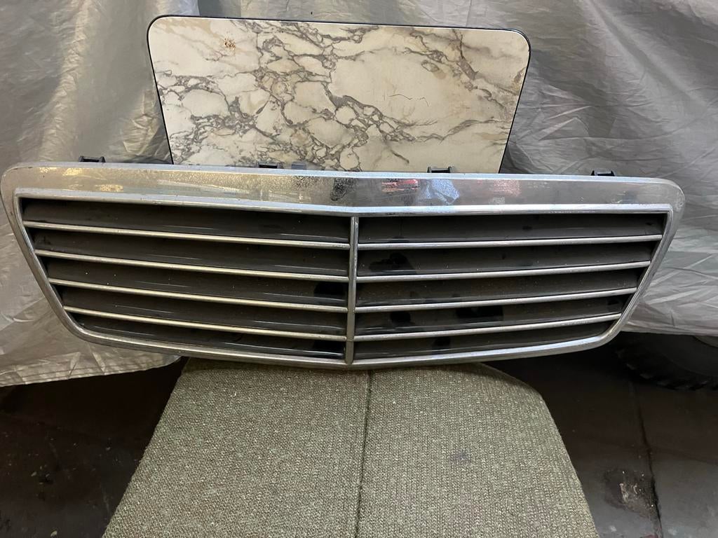 Mercedes-Benz Grille - Gebruikt, Auto-onderdelen, Gebruikt, Voor, Mercedes-Benz, Ophalen of Verzenden