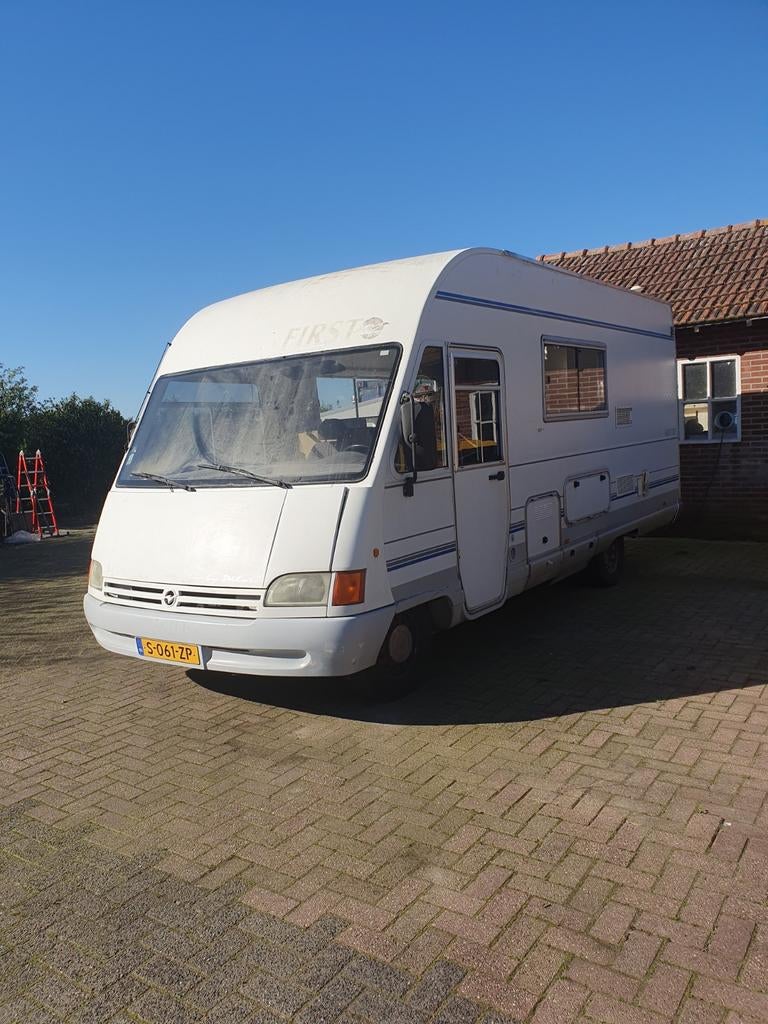 Tekoop leuke ford camper bouwjaar 1996 opknapper, Caravans en Kamperen, Campers, Bedrijf, tot en met 4, Integraal, Ford, Diesel