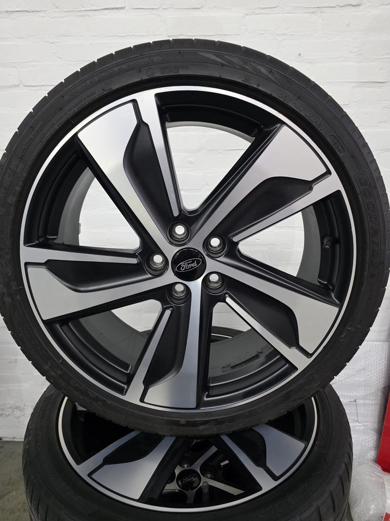 Orig. 19”inch Ford Puma ST-Line 5x108 225/40/19 Zomerbanden, Auto-onderdelen, Banden en Velgen, 19 inch, Gebruikt, Banden en Velgen