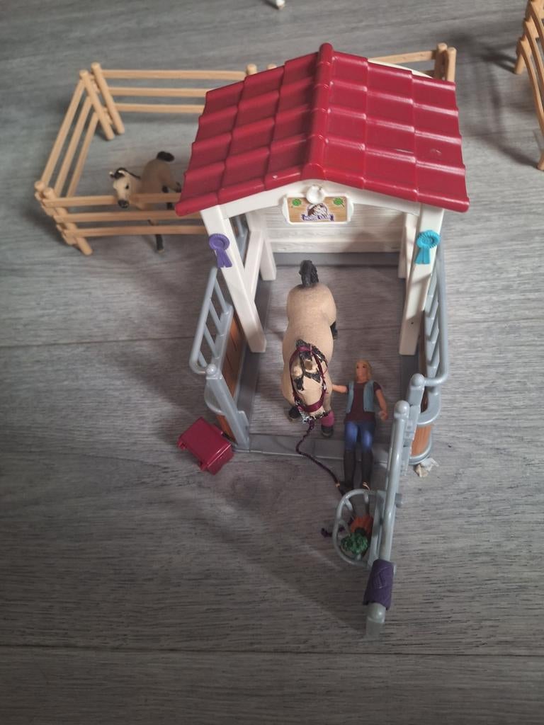 Schleich paardenstal met auto en trailer, Ophalen