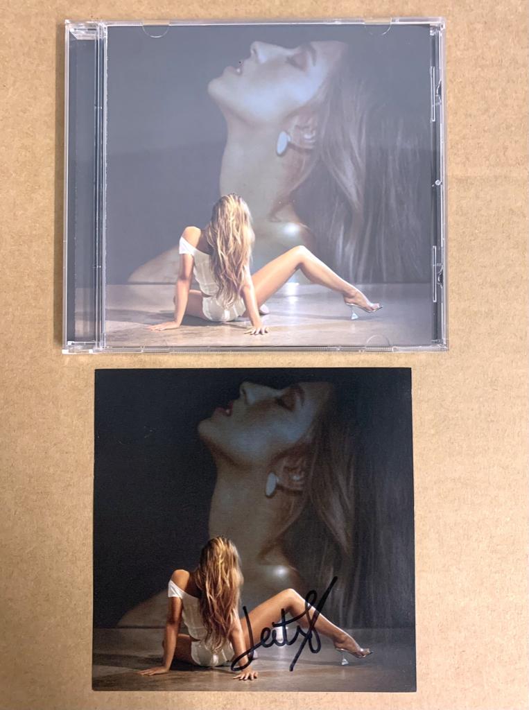 NIEUW Tate McRae SIGNED CD So Close To What, Verzenden, 2020 tot heden, Zo goed als nieuw