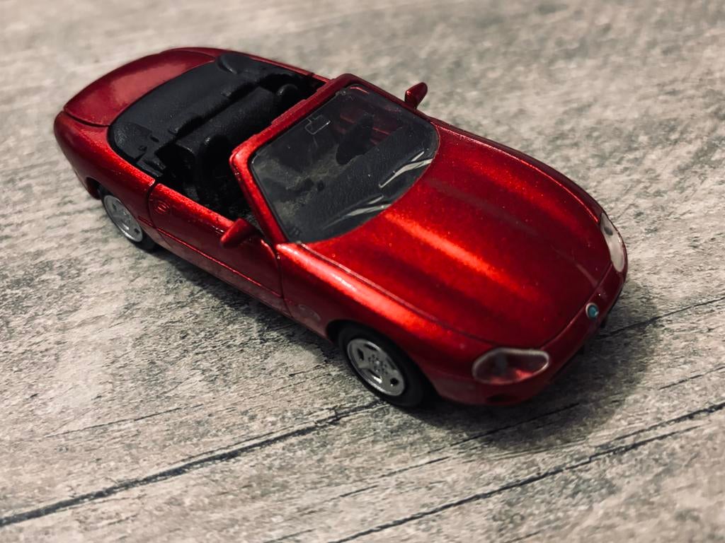 Jaguar xk8 cabriolet welly 1/43, 1:50 of kleiner, Auto, Zo goed als nieuw, Ophalen