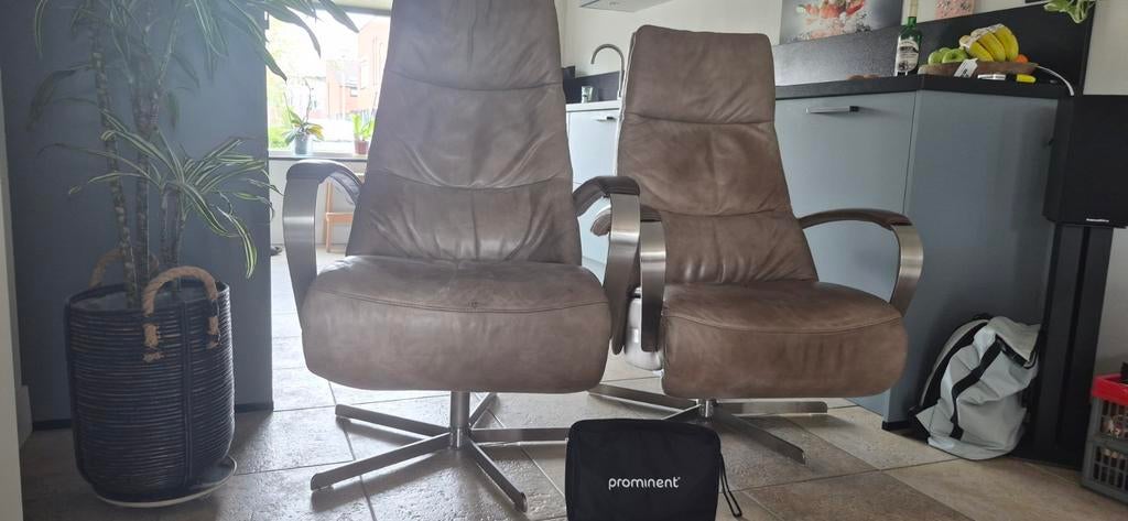 Twee Prominent elektrische verstelbare stoelen + oplader, Gebruikt, Modern comfort, 75 tot 100 cm, Ophalen of Verzenden