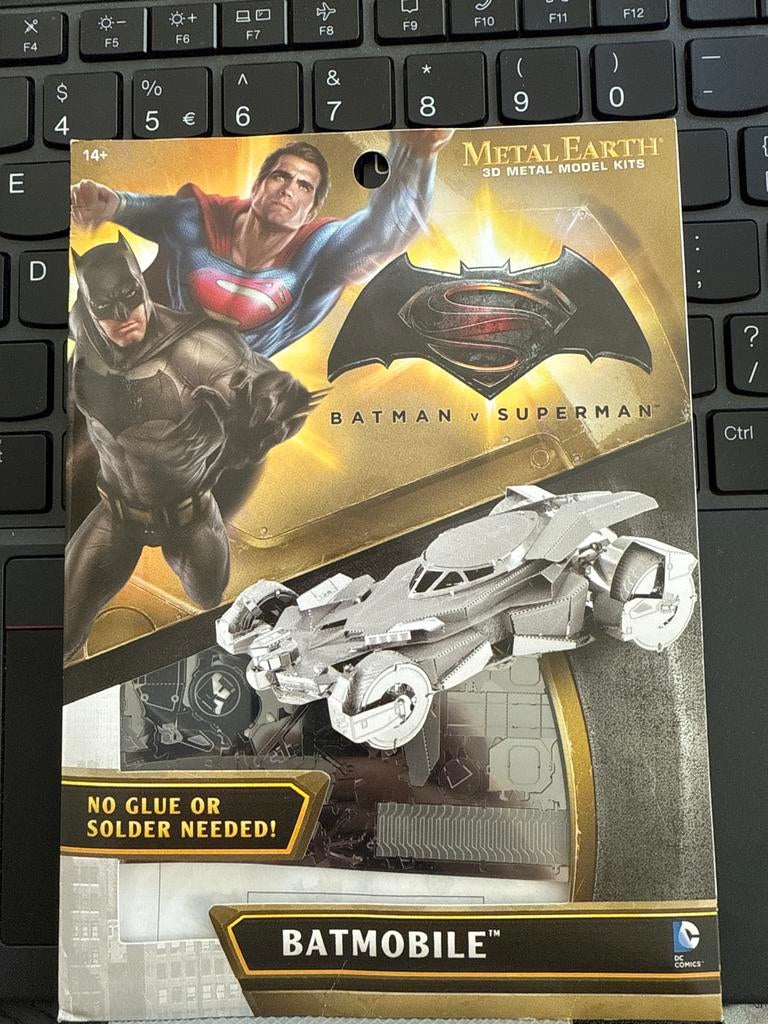 Metal Earth Batman v Superman Batmobile Model Kit, Ophalen of Verzenden, Overige typen