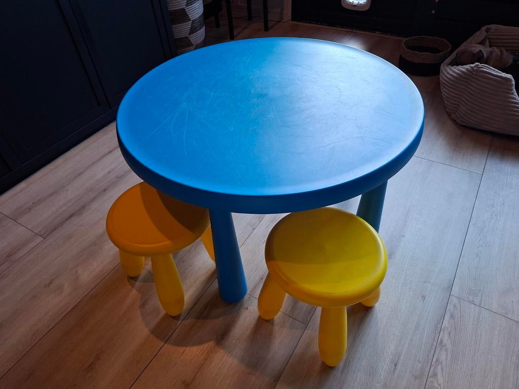 Ikea Mammut kindertafel + 5 krukjes, Ophalen, Gebruikt, Tafel(s) en Stoel(en)