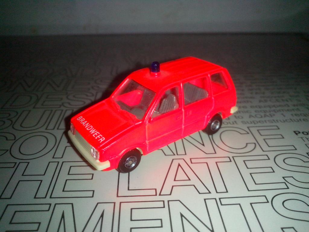 1x Nissan Prairie Brandweer + 2x Mercedes Feuerwehr Wiking, Ophalen of Verzenden, Nieuw, Auto, Wiking