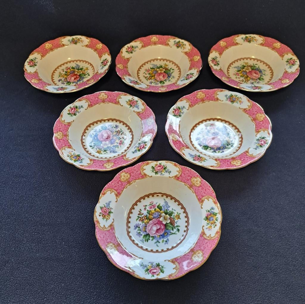Royal albert lady carlyle, Antiek en Kunst, Antiek | Servies compleet, Ophalen of Verzenden