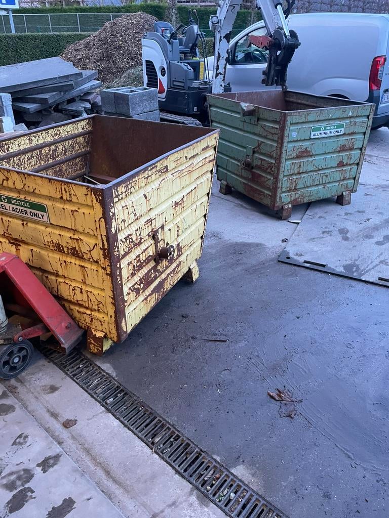 2 kantelbakken + aanpikker, Ophalen