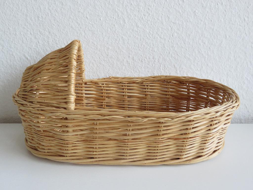 Rieten poppenwieg, poppenmandje 15 x 29 cm, Ophalen of Verzenden, Zo goed als nieuw, Overige typen