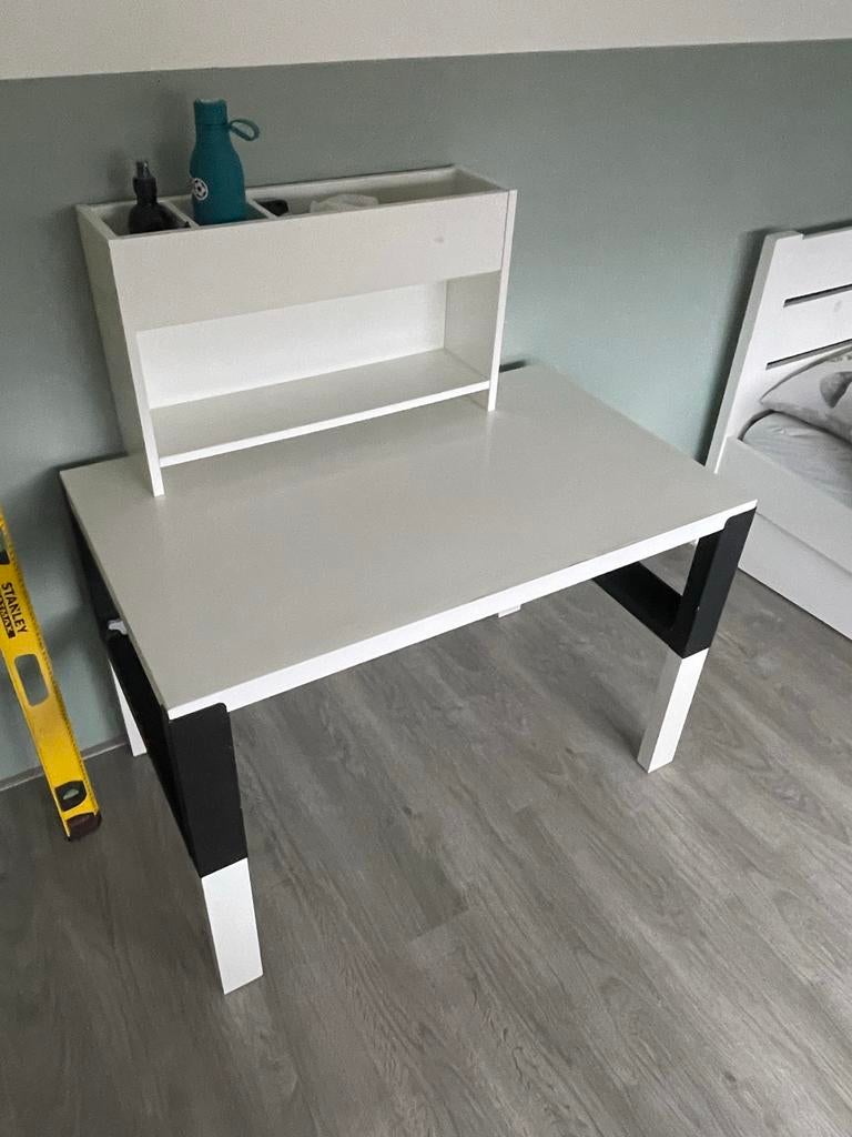 Verstelbaar kinderbureau met opzetstuk ikea, Huis en Inrichting, Bureaus, Ophalen, In hoogte verstelbaar, Zo goed als nieuw