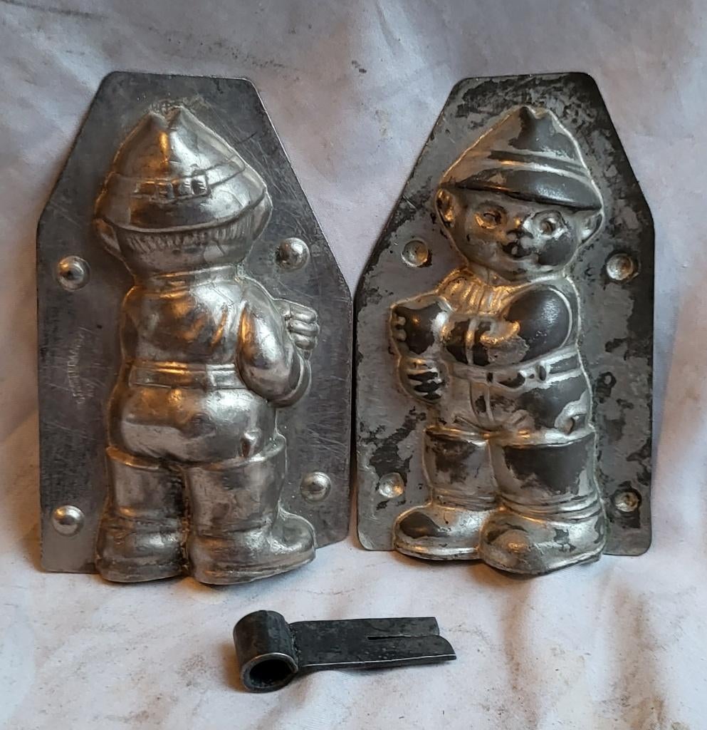 Antieke chocoladevorm: VISSER met HOEDJE en LIESLAARZEN, Antiek en Kunst, Curiosa en Brocante, Ophalen of Verzenden