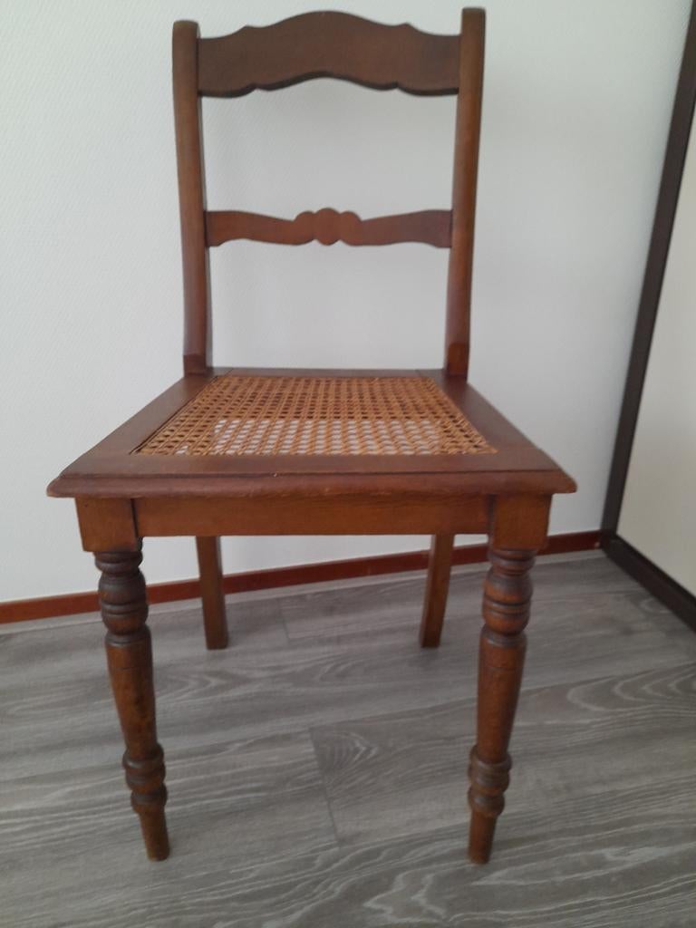 Vintage oud sloeltje met webbing zitting mooi als decoratie., Ophalen