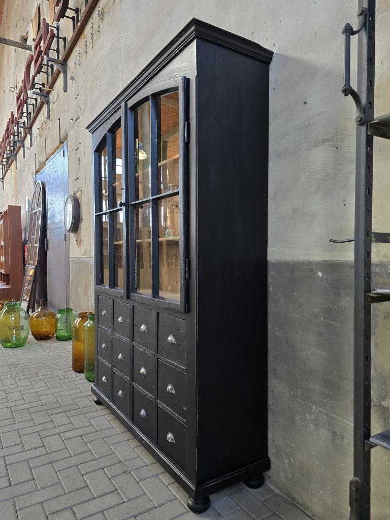 Vintage Houten Vitrinekast Zwart | Apothekers Vitrine Kast, Gebruikt, 200 cm of meer, 150 tot 200 cm, Ophalen of Verzenden