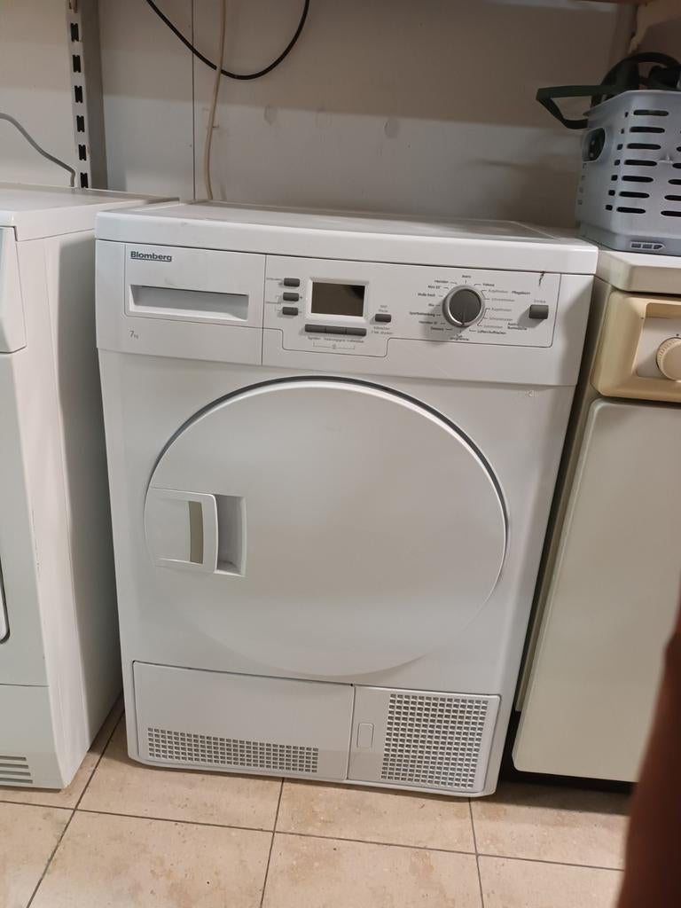 Mooie Wasdroger. (Merk: Blomberg), 6 tot 8 kg, Ophalen, Condens, 85 tot 90 cm