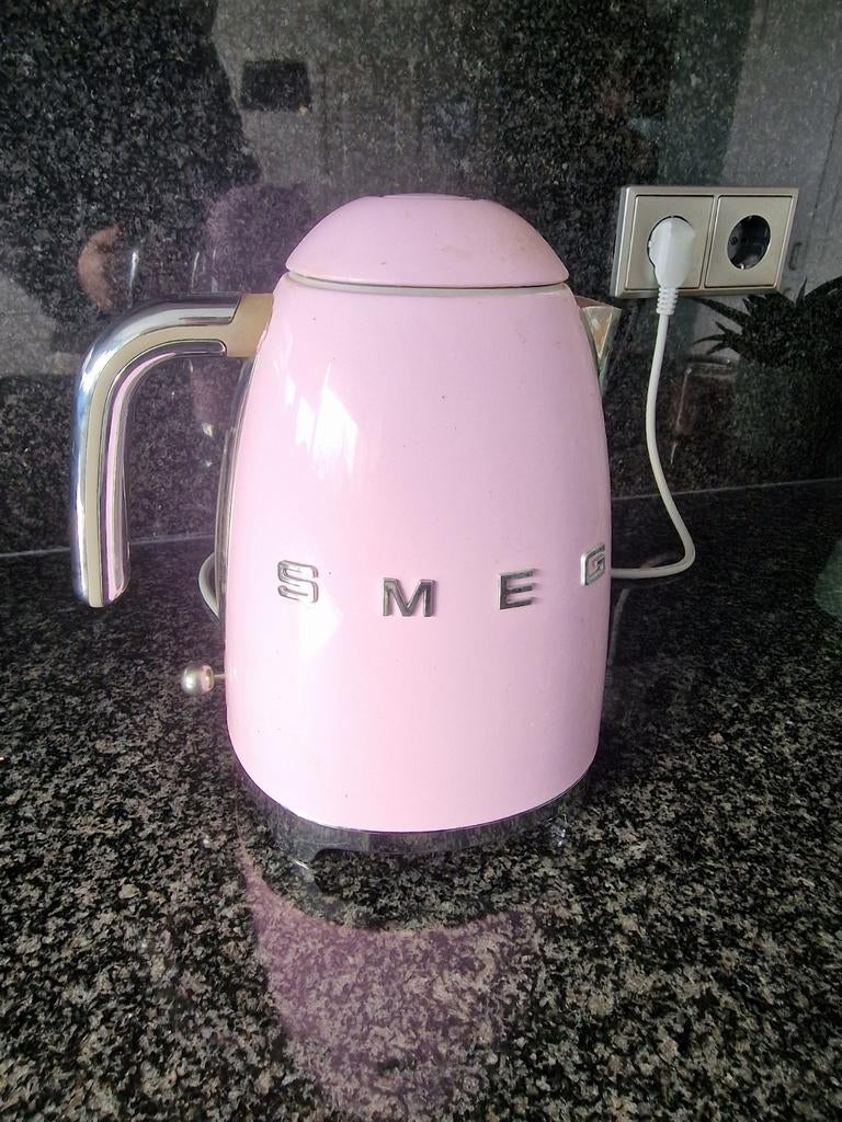 Roze Smeg Waterkoker - Ontkalken Nodig, Witgoed en Apparatuur, Waterkokers, Ophalen of Verzenden