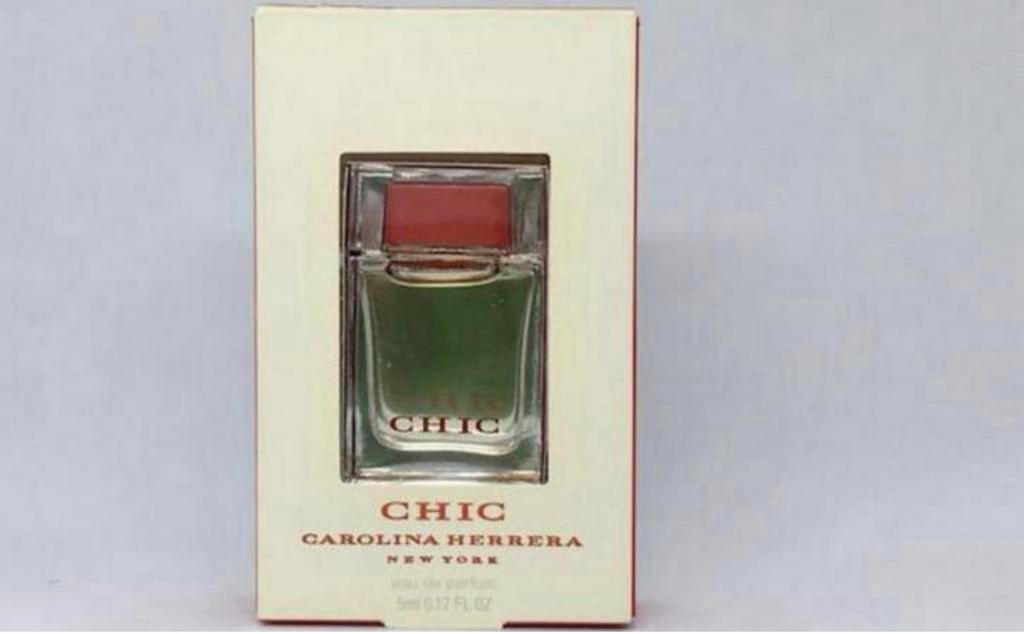 Parfum miniatuur Chic Carolina Herrera 5 ml eau de parfum, Verzamelen, Parfumverzamelingen, Verzenden, Nieuw, Miniatuur, Gevuld