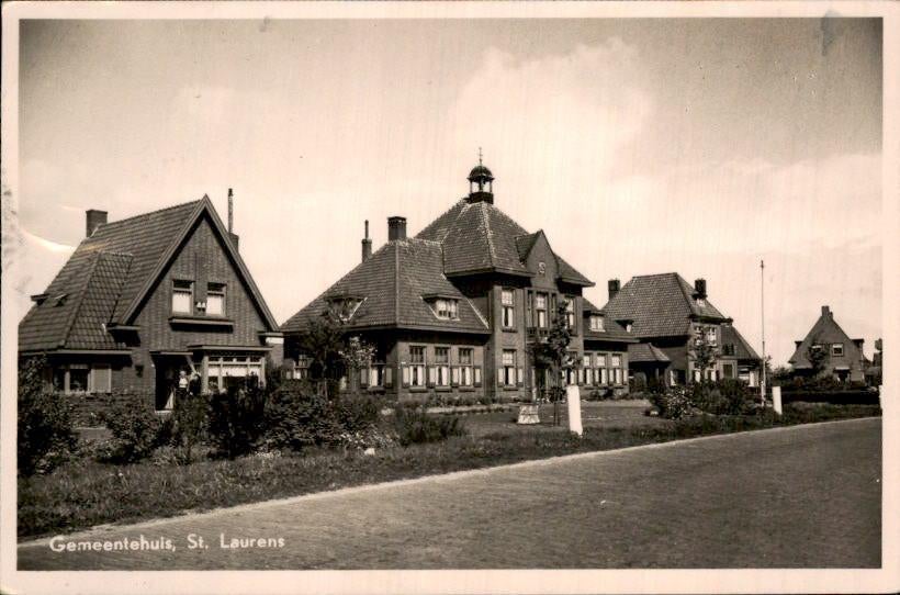 St Laurens - Gemeentehuis, Verzamelen, Ansichtkaarten | Nederland, Gelopen, Zeeland, 1940 tot 1960, Ophalen of Verzenden