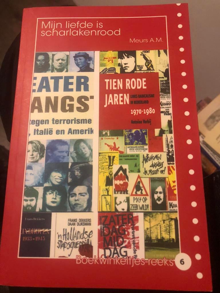 A.M. Meurs - Mijn liefde is scharlakenrood, Ophalen of Verzenden, Zo goed als nieuw, A.M. Meurs