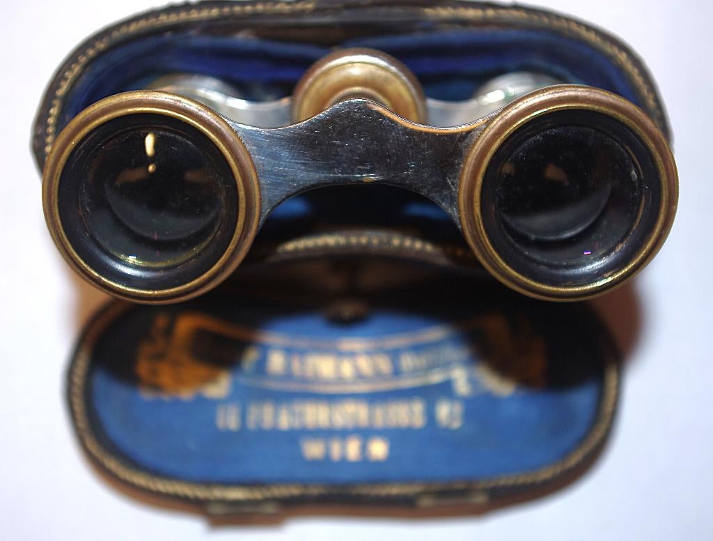 Theaterkijker parelmoer met  20e jaren Wenen, Verzenden