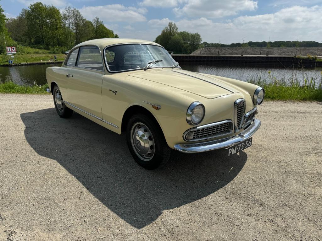 Alfa Romeo Giulietta 1300 Sprint 1964 Geel, Achterwielaandrijving, Zwart, Beige, Leder