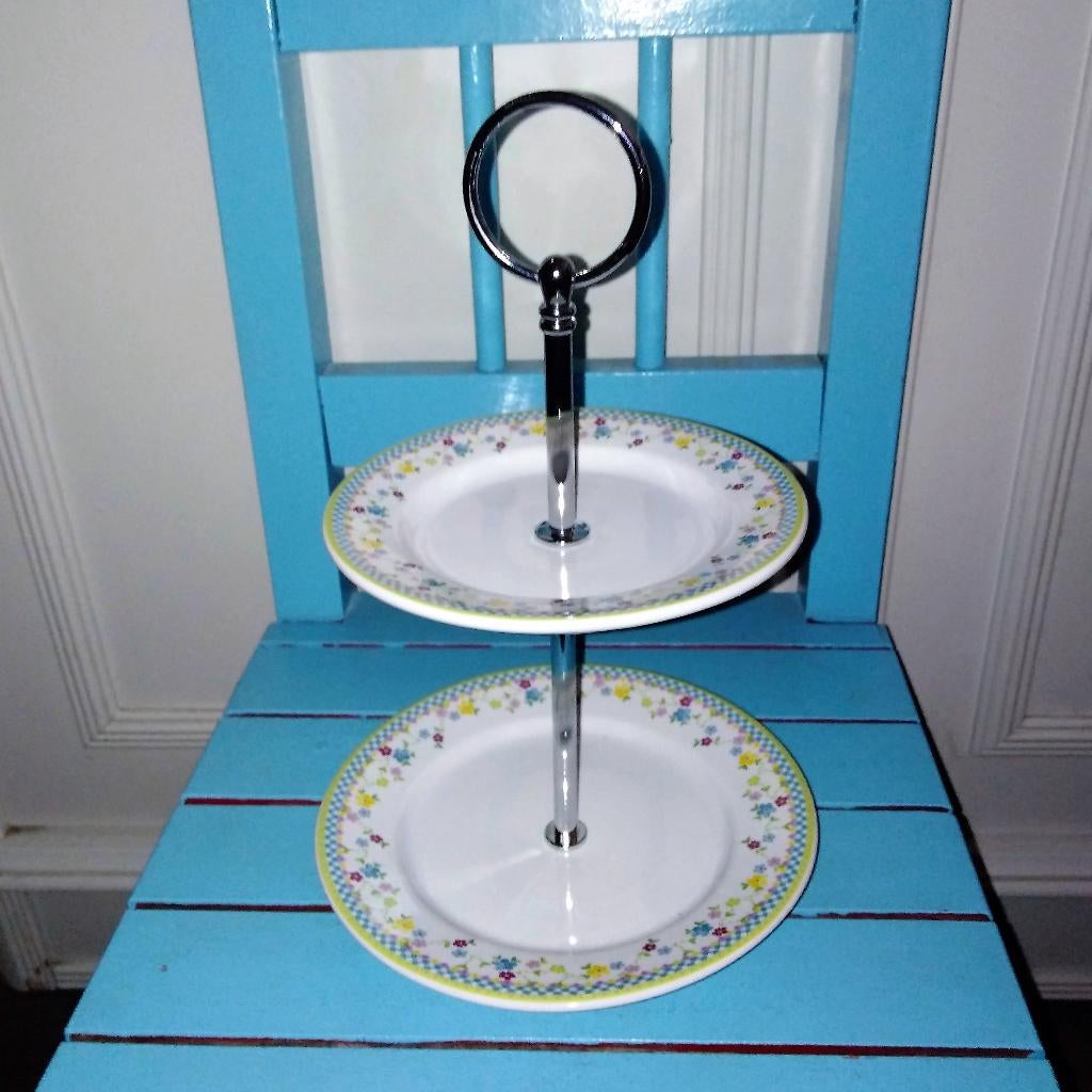 2-laags etagère met 2 bordjes met bloemenrand, Ophalen, Gebruikt