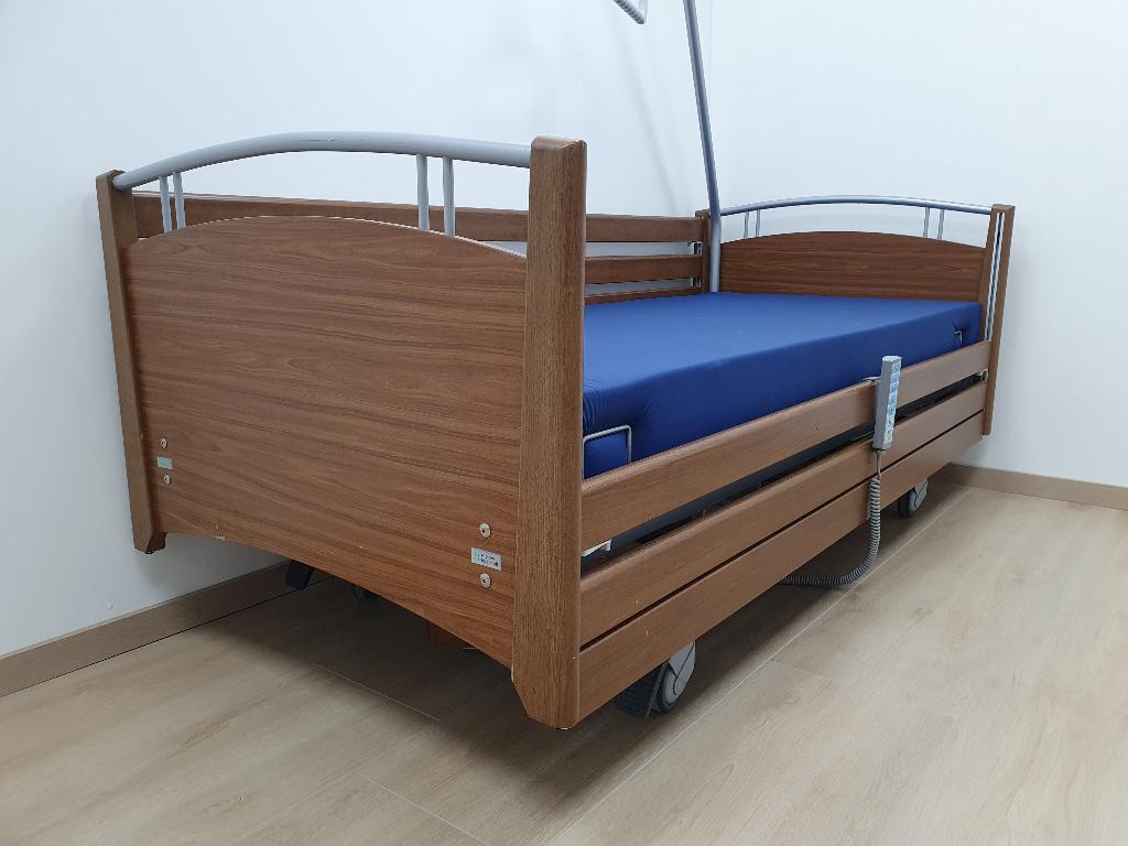 senioren bed  verpleeg bed  hooglaagbed - Wissner Bosserhoff, Verstelbaar, 90 cm, Bruin, Verzenden