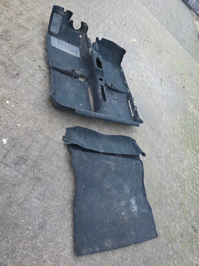 Zwarte vloerbedekking Golf 3 + wielkast bescherming, Auto-onderdelen, Ophalen of Verzenden, Gebruikt, Volkswagen
