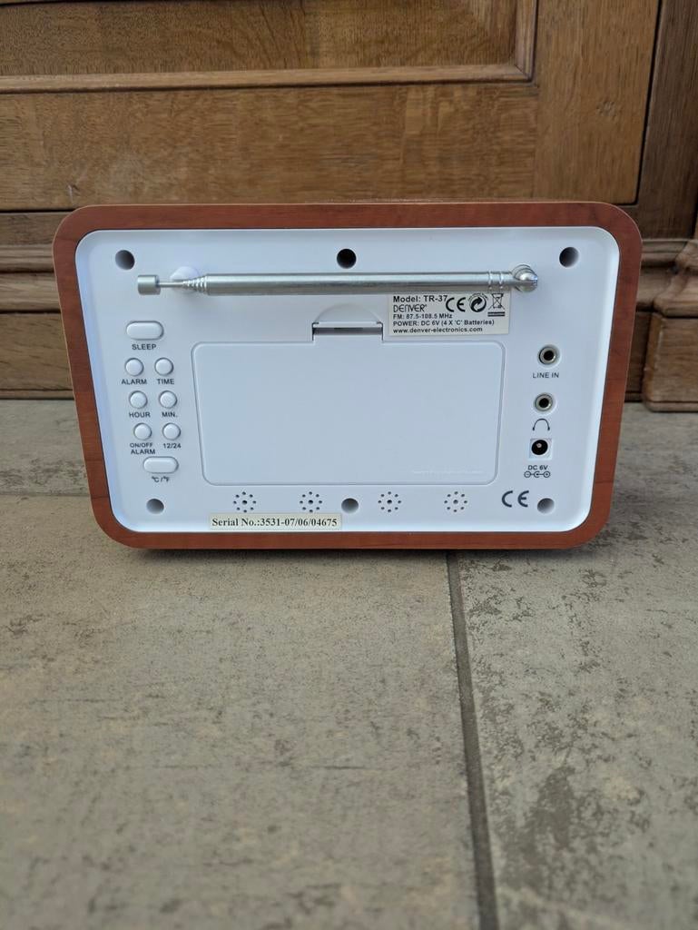 Vintage wekker radio van Denver, Ophalen, Zo goed als nieuw, Digitaal