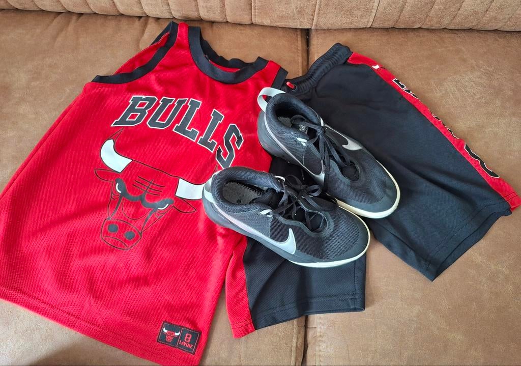 Nike basketbalschoenen maat 36 & Chicago Bulls trainingspak, Ophalen of Verzenden, Kleding