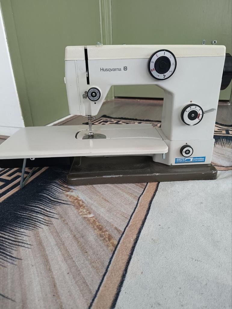Husqvarna Naaimachine - Vintage Model, Hobby en Vrije tijd, Naaimachines en Toebehoren, Ophalen