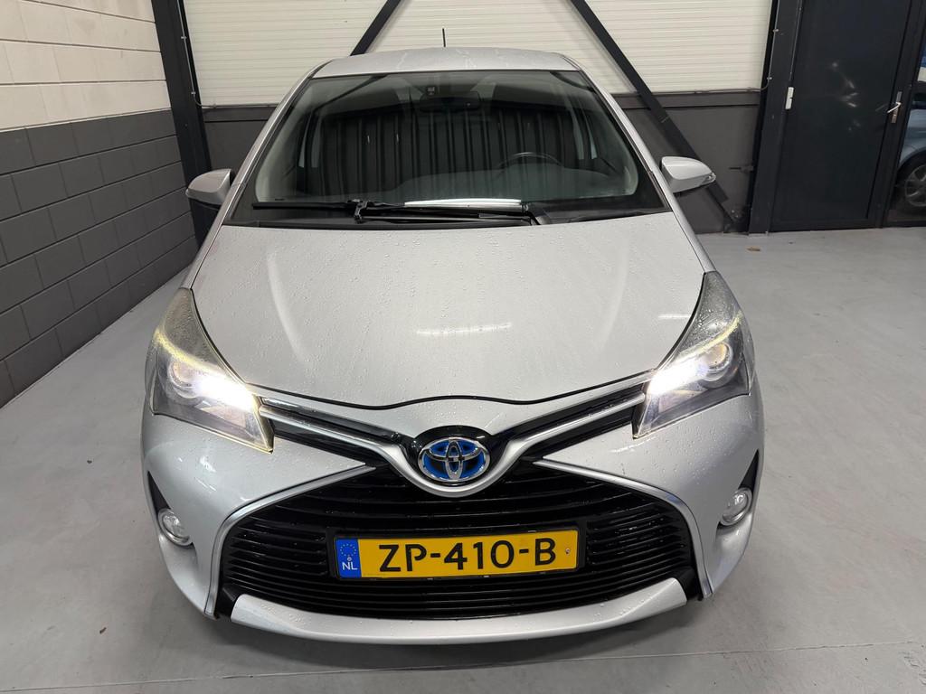 Toyota Yaris 1.5 Hybrid Lease Limited Bi-Tone, Voorwielaandrijving, Gebruikt, 4 cilinders, Met garantie (alle)