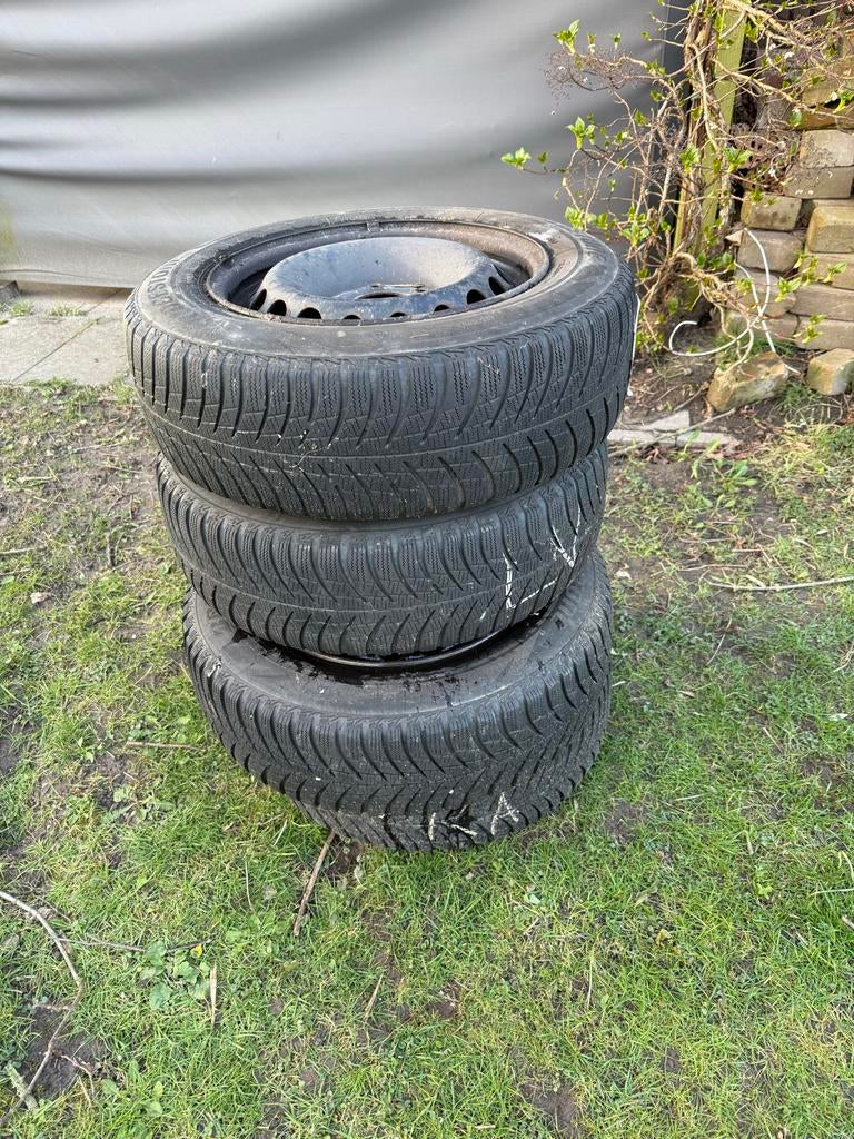 4 winterbanden met stalen velgen 195/65R15 (Bridgestone), Ophalen, Gebruikt