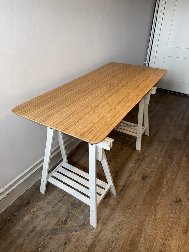 IKEA bureau ANFALLARE MITTBACK bamboe verstelbaar, Huis en Inrichting, Bureaus, Ophalen, Zo goed als nieuw