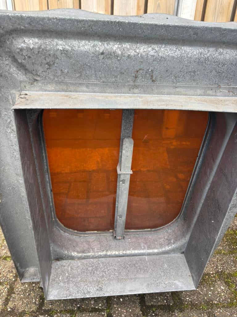 Oud dakraam, Ophalen, Overige typen, Zo goed als nieuw, Minder dan 5 m²