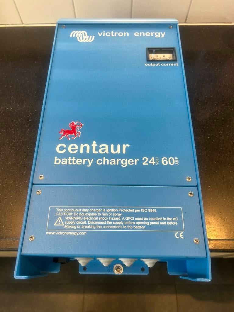 Victron energy 24 volt / 60 amp., Ophalen of Verzenden, Zo goed als nieuw, Overige typen