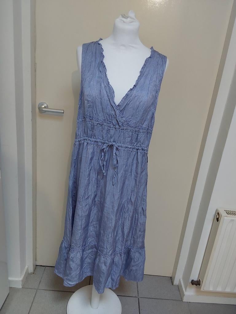 Prachtige lichtblauwe lange jurk van Dept maat L, Kleding | Dames, Jurken, Blauw, Ophalen of Verzenden, Zo goed als nieuw, Onder de knie