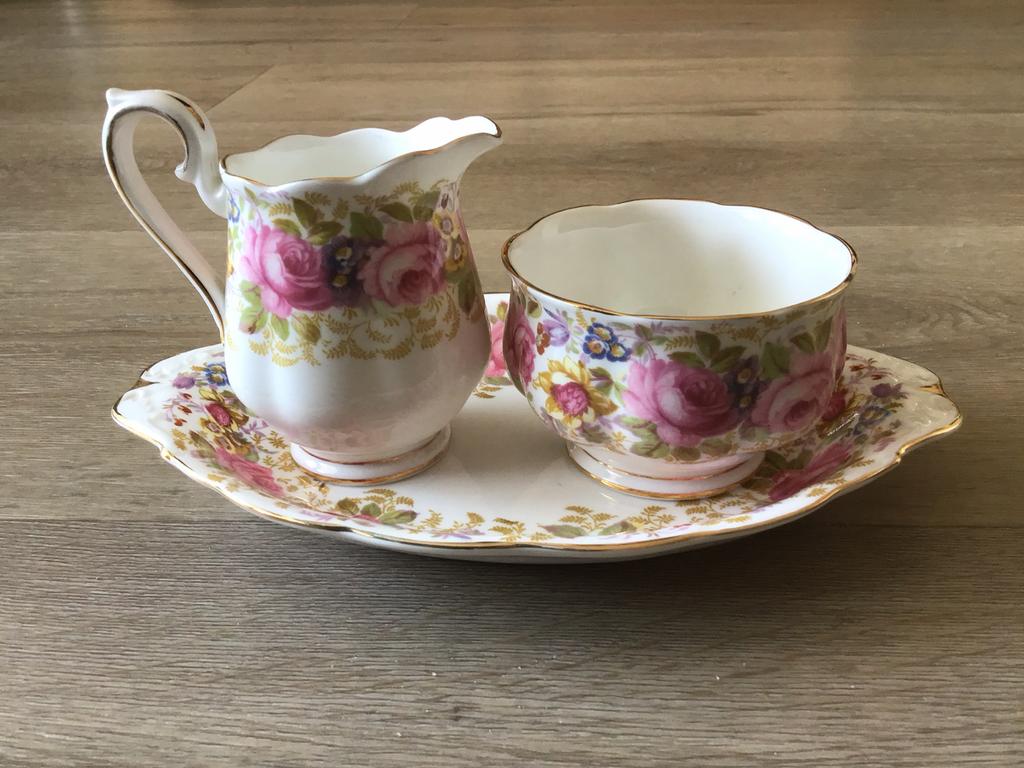 Royal Albert Serena roomstel suikerpot roomkan, Overige typen, Nieuw, Ophalen of Verzenden, Overige stijlen